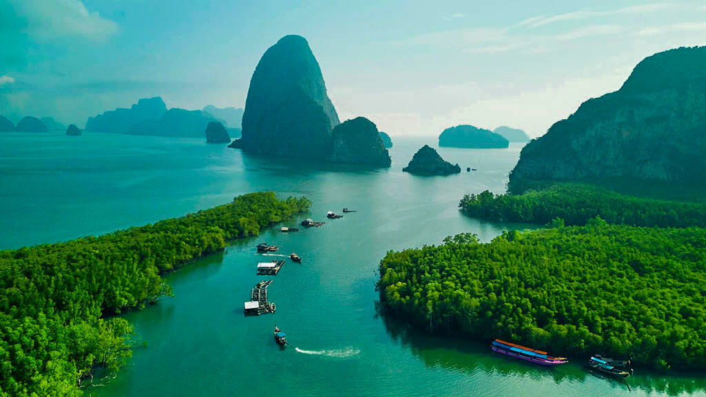 Discover hidden lagoons in Lan Ha Bay
